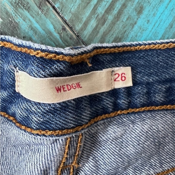 Levi's Wedgie Jeans Distressed Button Fly Raw Hem Size 26 - Picture 8 of 14